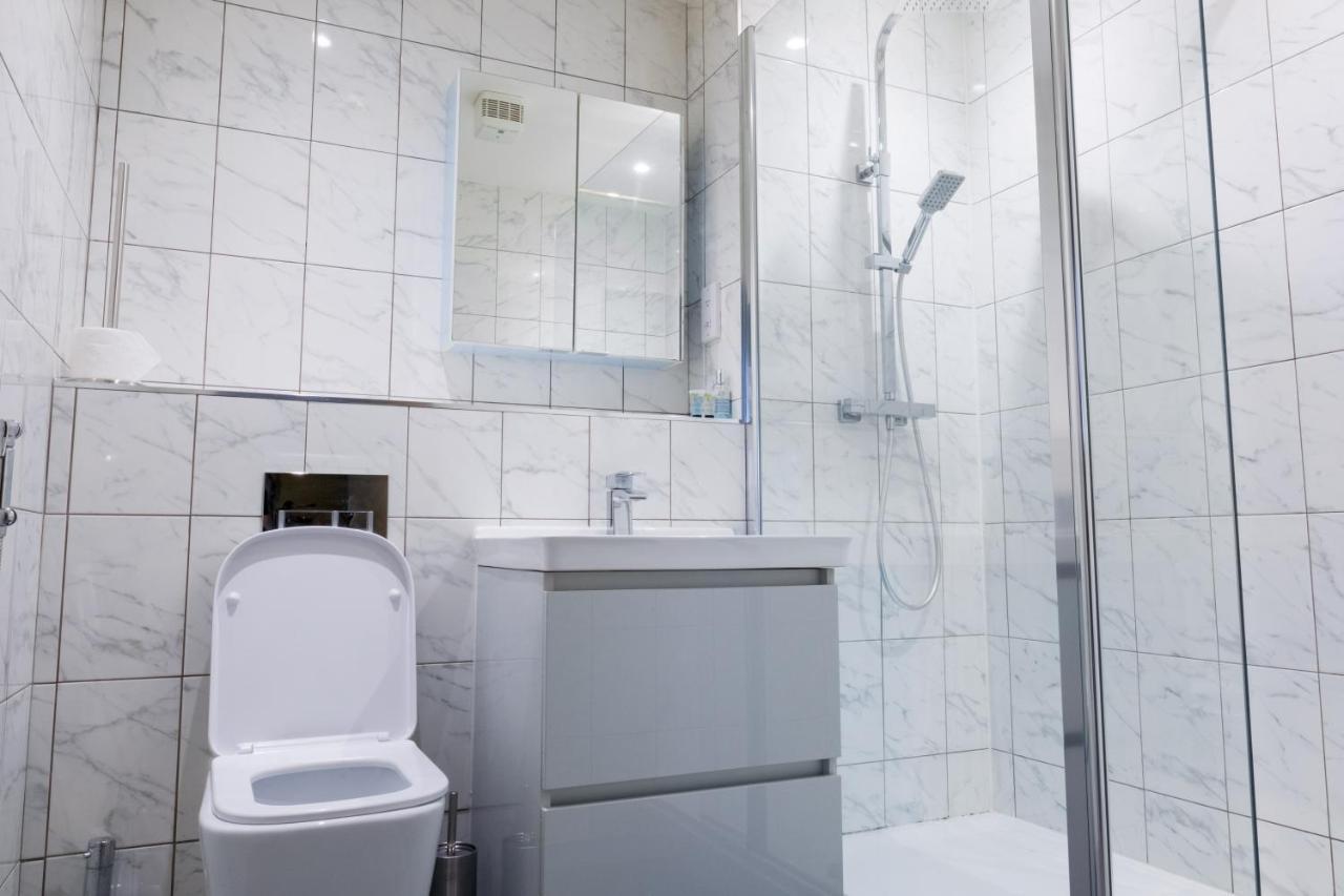 Pahuna Ghar Birmigham City 2 Bedroom Apartment- Short To Mid Term Let-Free Secure Parking Μπέρμιγχαμ Εξωτερικό φωτογραφία